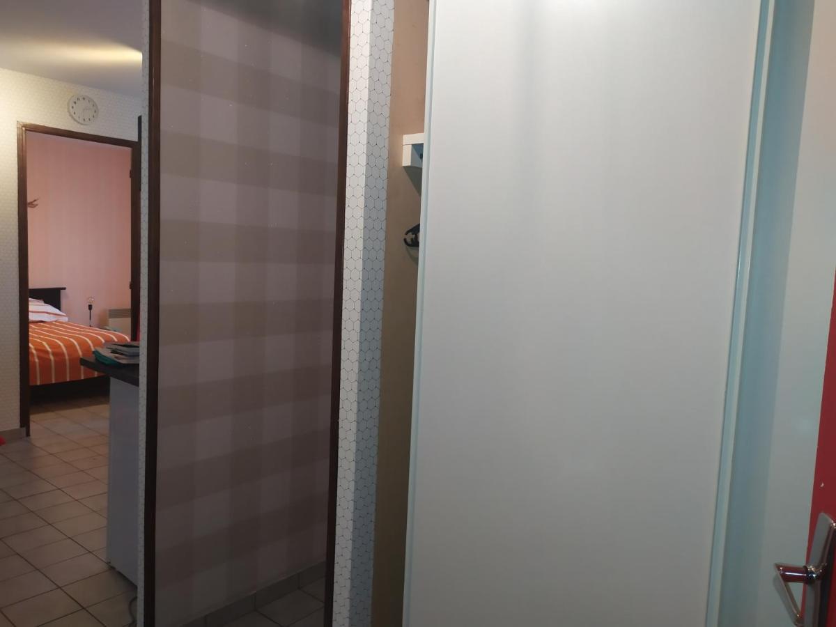 Apartmán Chez Fabienne T1 Le Breuil-sur-Couze Exteriér fotografie