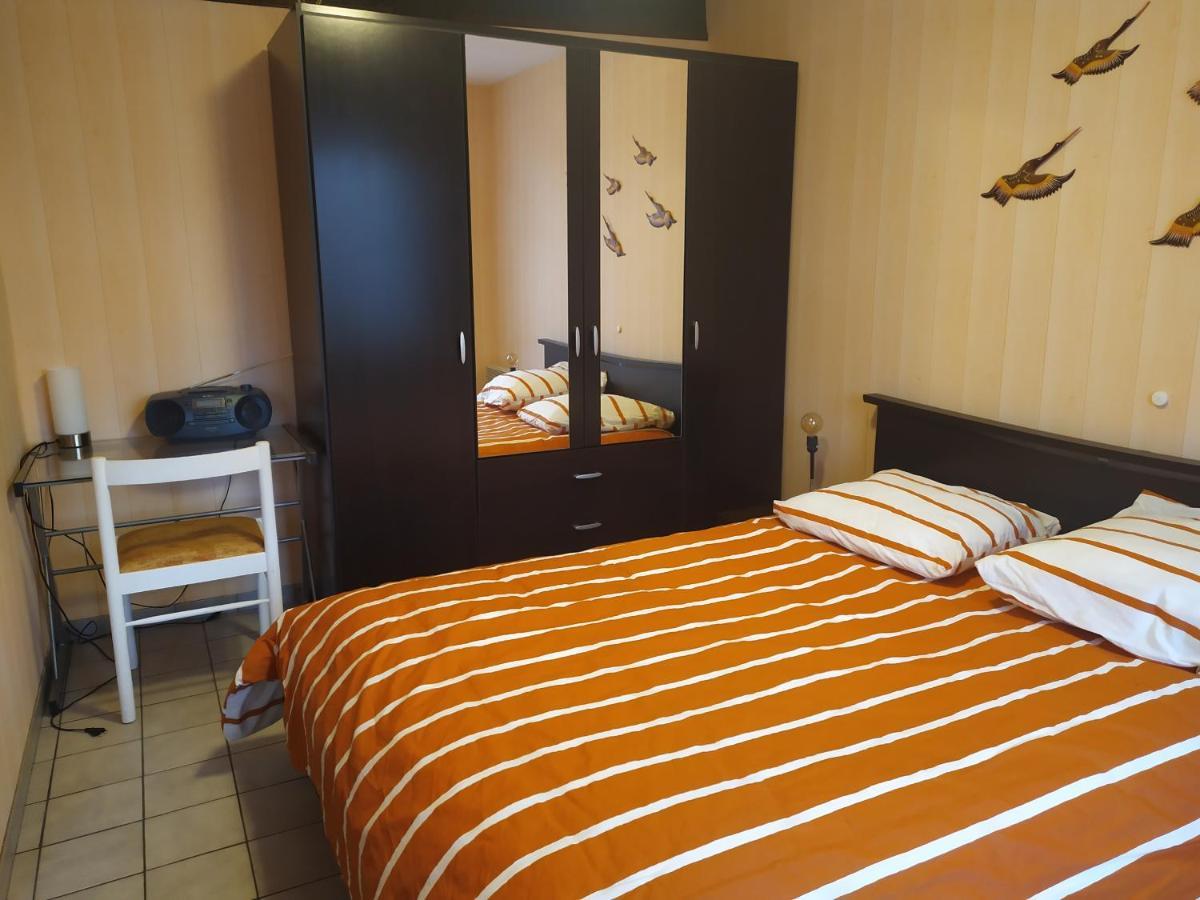 Apartmán Chez Fabienne T1 Le Breuil-sur-Couze Exteriér fotografie