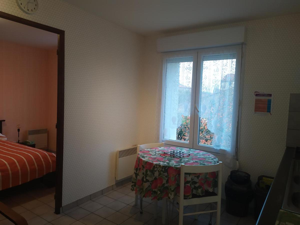 Apartmán Chez Fabienne T1 Le Breuil-sur-Couze Exteriér fotografie