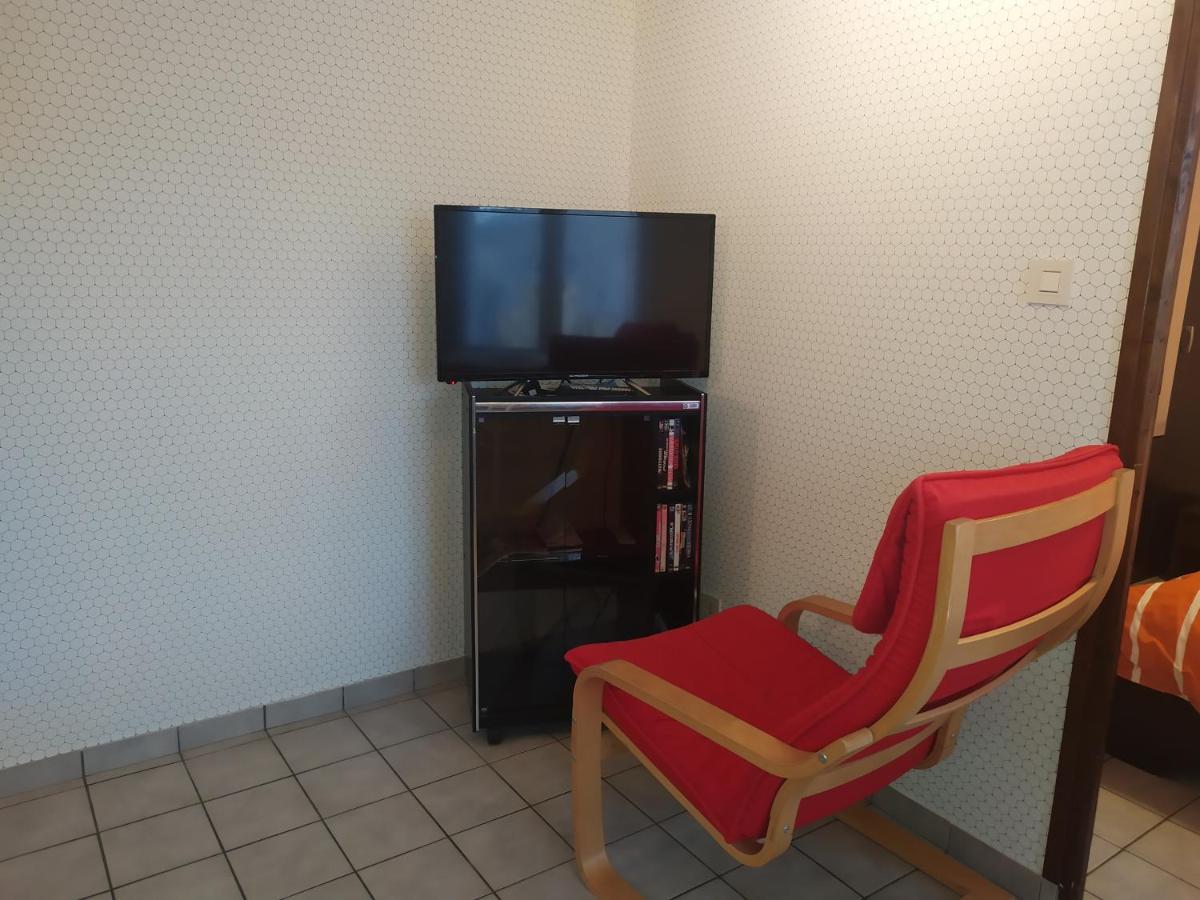 Apartmán Chez Fabienne T1 Le Breuil-sur-Couze Exteriér fotografie
