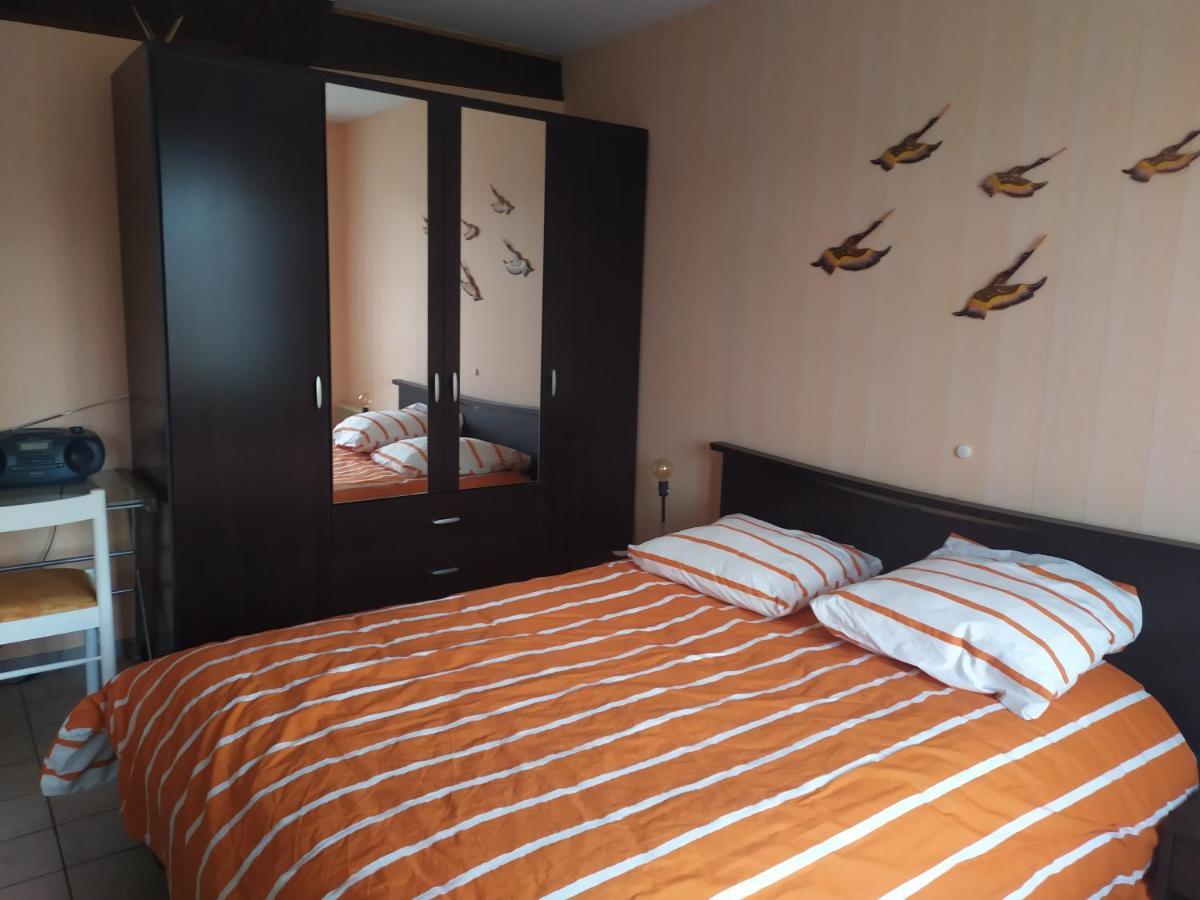 Apartmán Chez Fabienne T1 Le Breuil-sur-Couze Exteriér fotografie